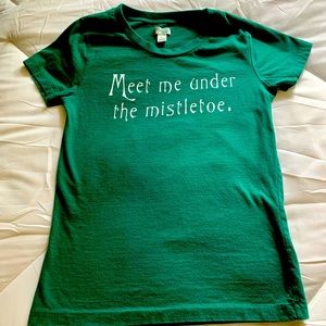 🎄Hollister Meet me Under the Mistletoe T shirt🎄Youth Large